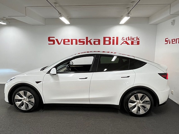Tesla Model Y 2 of 17