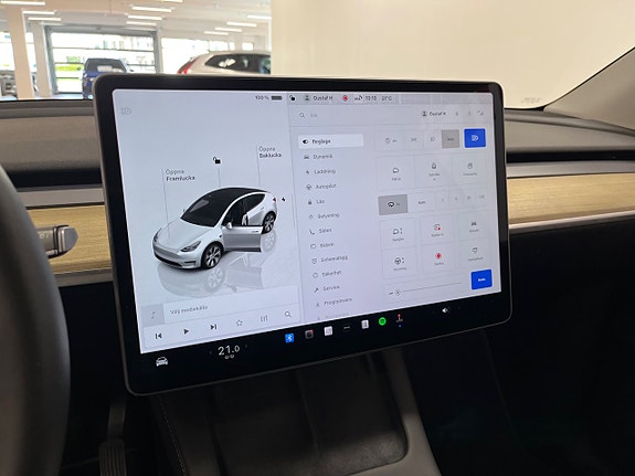 Tesla Model Y 11 of 17