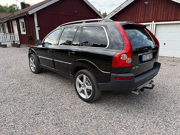 Volvo XC90 2 of 7