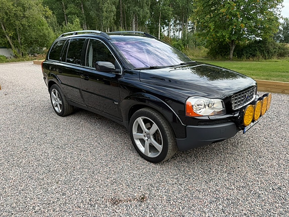 Volvo XC90 3 of 7