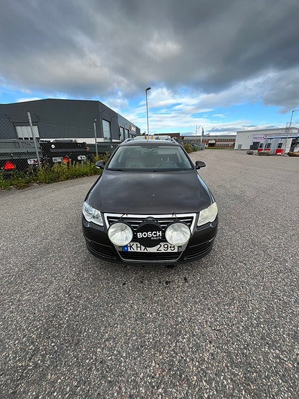 Volkswagen Passat 2 of 11