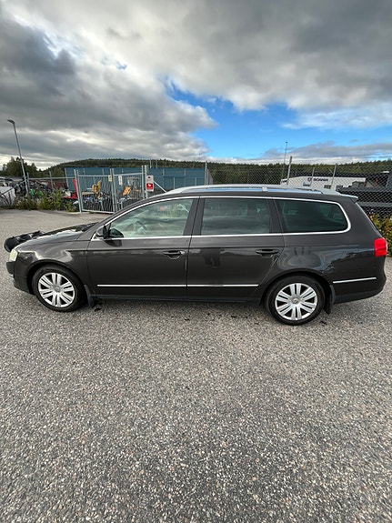 Volkswagen Passat 4 of 11