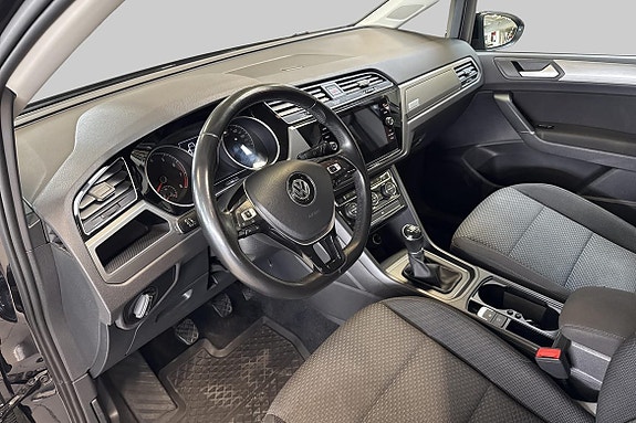 Volkswagen Touran 7 of 15