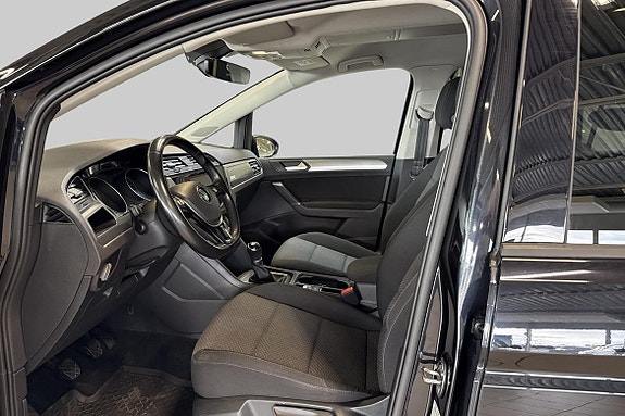 Volkswagen Touran 8 of 15