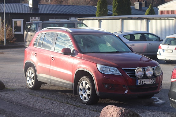 Volkswagen Tiguan 2 of 13