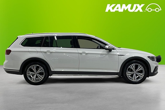Volkswagen Passat Alltrack 2 of 24