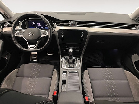 Volkswagen Passat Alltrack 10 of 24