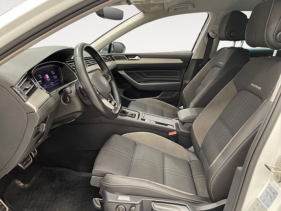 Volkswagen Passat Alltrack 9 of 24