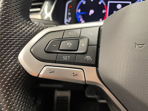 Volkswagen Passat Alltrack 22 of 24