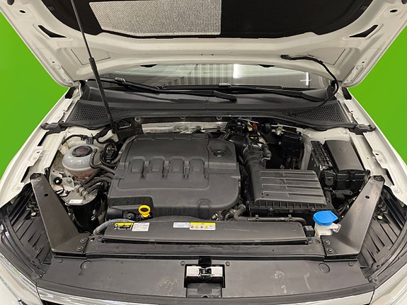 Volkswagen Passat Alltrack 17 of 24