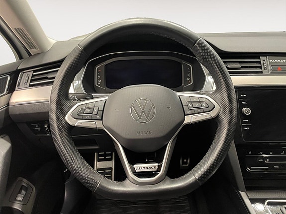 Volkswagen Passat Alltrack 13 of 24