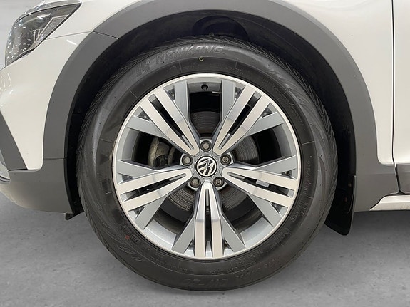 Volkswagen Passat Alltrack 8 of 24