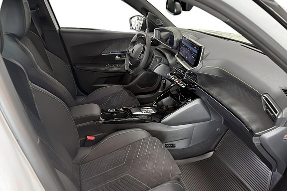 Peugeot e-2008 11 of 21