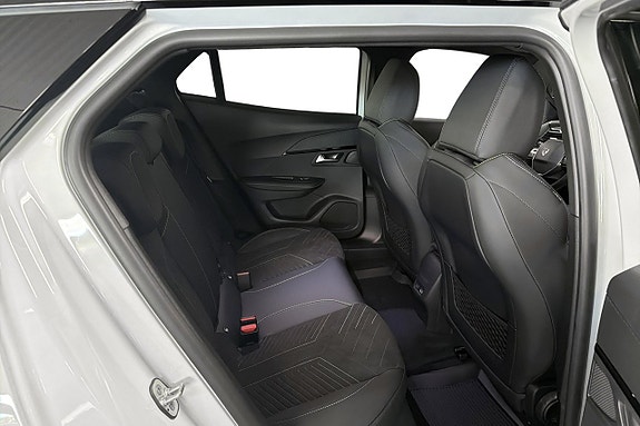 Peugeot e-2008 13 of 21