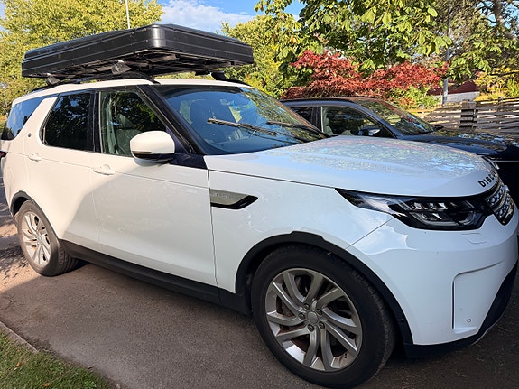 Land Rover Discovery 2 of 2