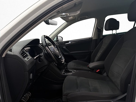 Volkswagen Tiguan 12 of 30