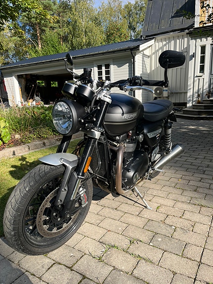 Triumph Speed twin 1200 3 of 3