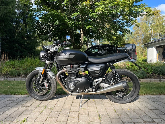Triumph Speed twin 1200 2 of 3