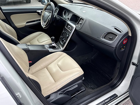 Volvo V60 10 of 30