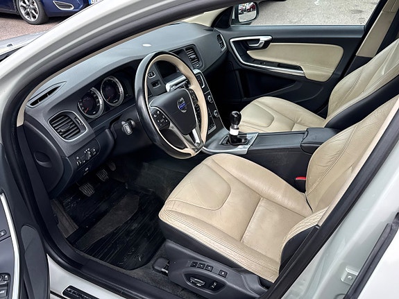 Volvo V60 9 of 30