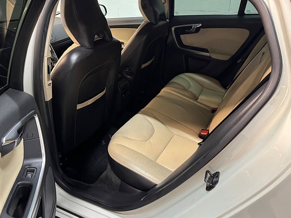 Volvo V60 30 of 30
