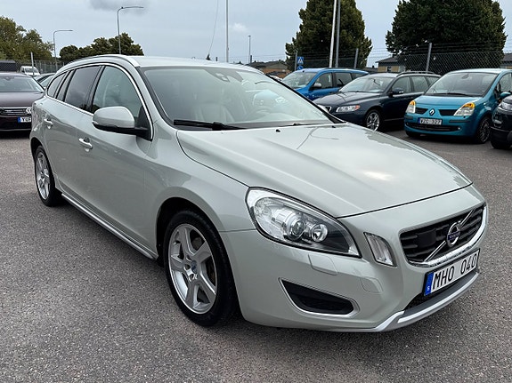 Volvo V60 4 of 30