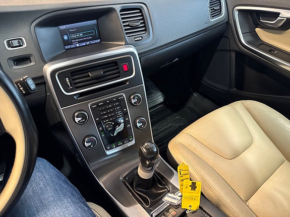Volvo V60 20 of 30
