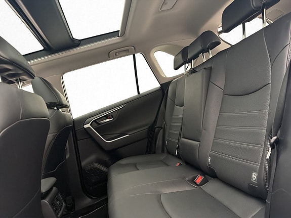 Toyota RAV4 17 of 30