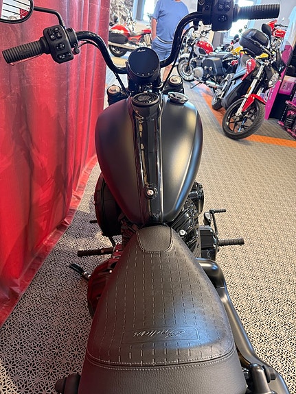 Indian Bobber Dark Horse *Få mil!* 7 of 12