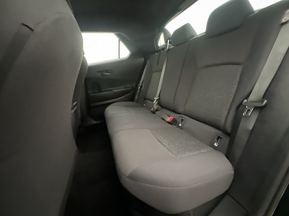 Toyota C-HR 23 of 30