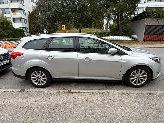 Ford Focus 2 of 13