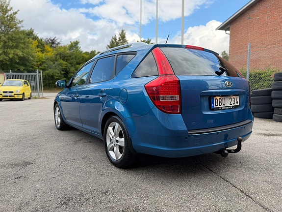 Kia Ceed 2 of 9