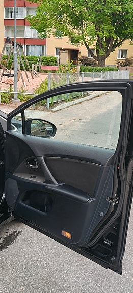 Toyota Avensis 8 of 14