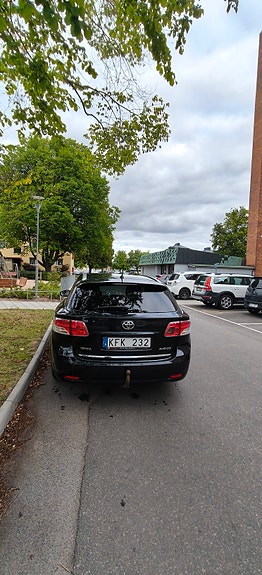Toyota Avensis 2 of 14