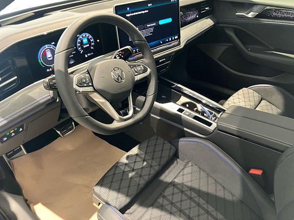Volkswagen Passat 7 of 19