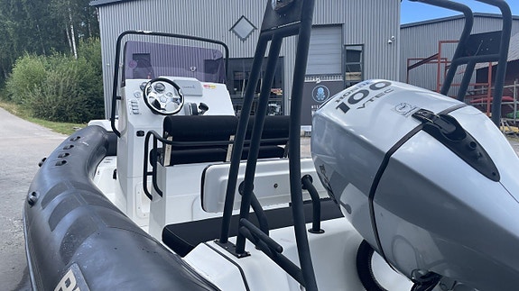 BRIG 570 Navigator - Honda BF100 | 2015 2 of 6