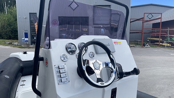 BRIG 570 Navigator - Honda BF100 | 2015 3 of 6