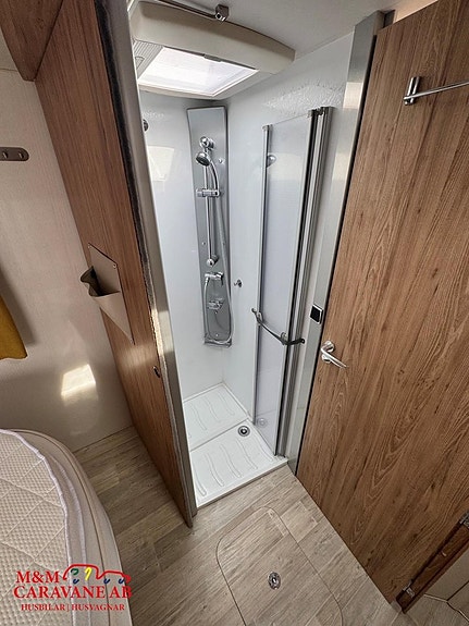 Pilote P746C Queenbed / Skinn / Maxxfan / 7 of 14