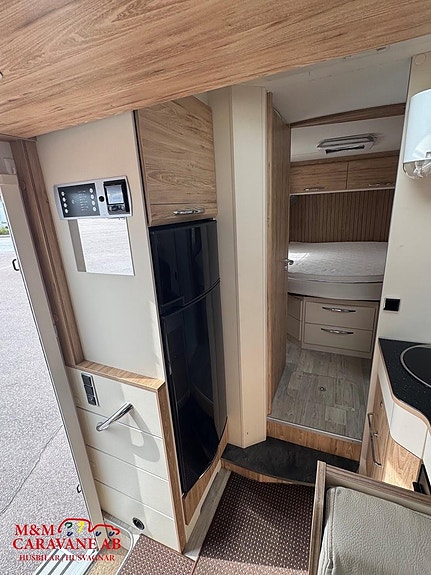 Pilote P746C Queenbed / Skinn / Maxxfan / 13 of 14