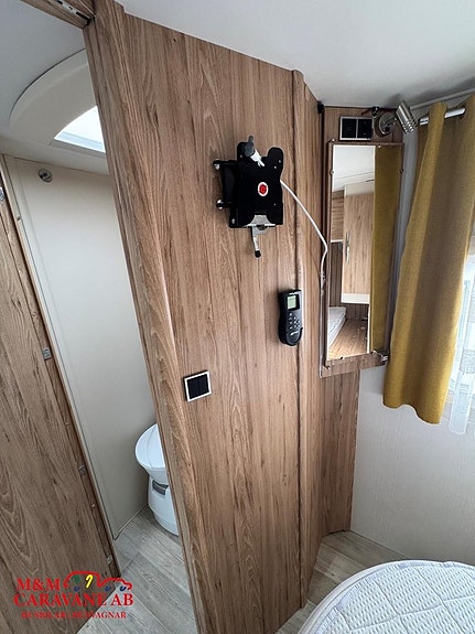 Pilote P746C Queenbed / Skinn / Maxxfan / 8 of 14