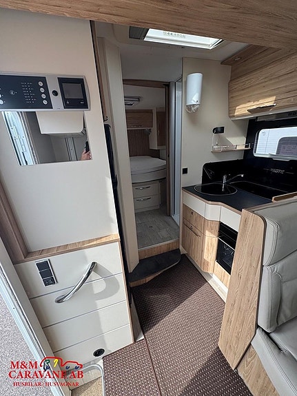 Pilote P746C Queenbed / Skinn / Maxxfan / 12 of 14