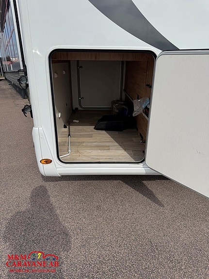 Pilote P746C Queenbed / Skinn / Maxxfan / 2 of 14