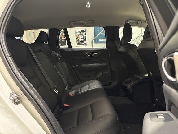 Volvo V60 12 of 27