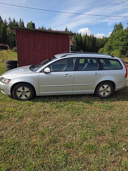 Volvo V50 2 of 5
