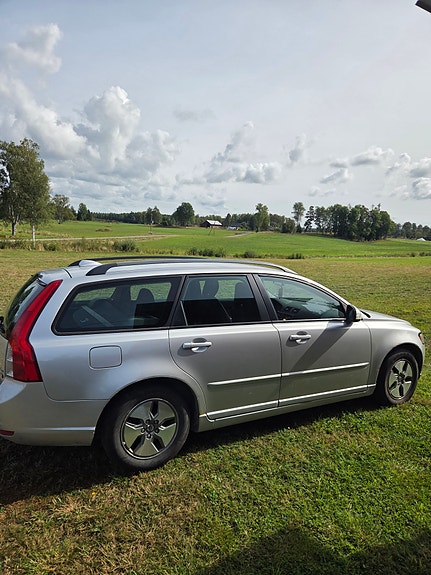 Volvo V50 4 of 5