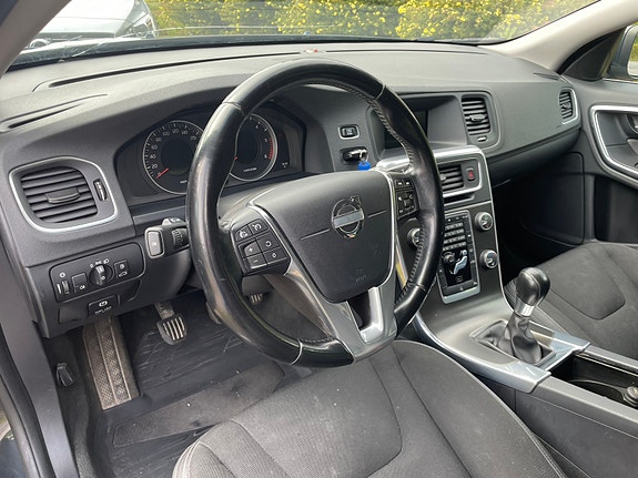 Volvo V60 6 of 8