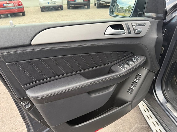 Mercedes-Benz GLS350 d 14 of 26