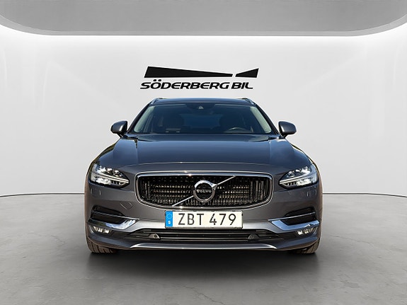 Volvo V90 2 of 28