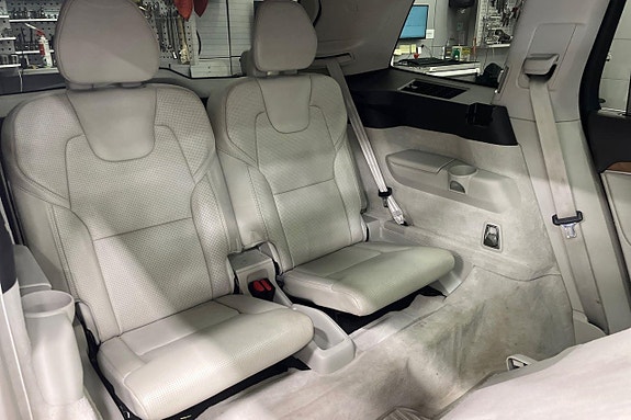 Volvo XC90 27 of 30