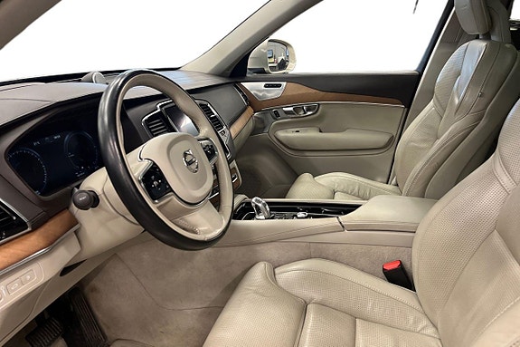 Volvo XC90 13 of 30
